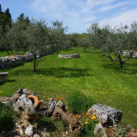 House Istria With Private Pool And Sea View Равни
