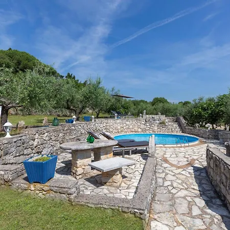 House Istria With Private Pool And Sea View 아파트 *